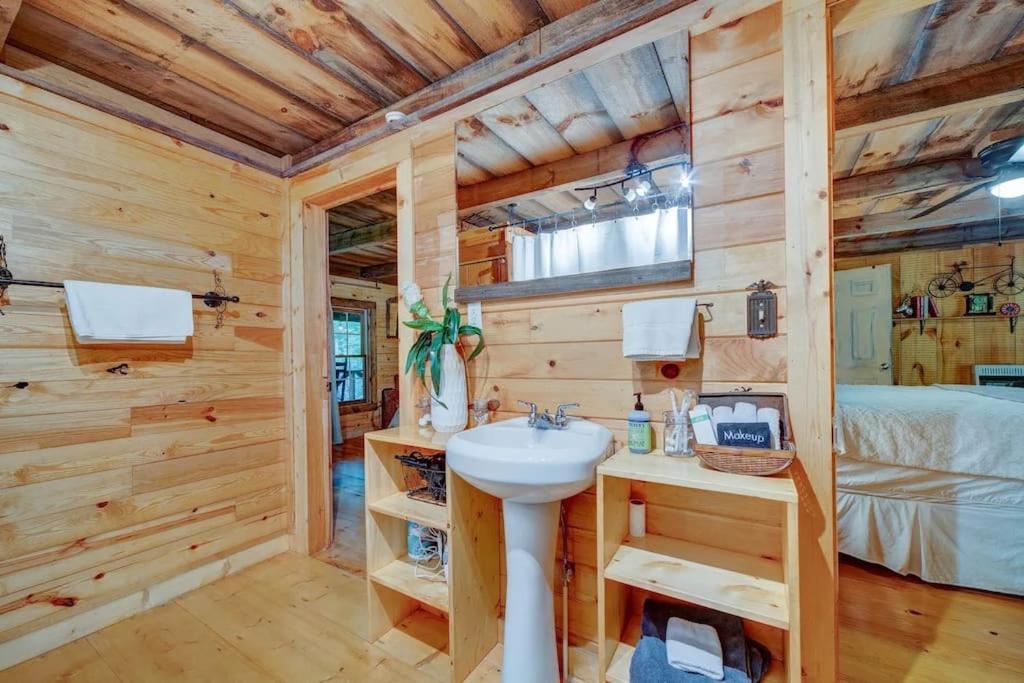 Bear Den Bungalow With Hot Tub Near Blue Ridge And 엘리제이 외부 사진